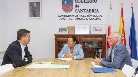 9:00 horas. Despacho de la consejera 

La consejera de Inclusi&oacute;n Social, Juventud, Familias e Igualdad, Bego&ntilde;a G&oacute;mez del R&iacute;o, recibe al doctor en Econom&iacute;a y Catedr&aacute;tico en el &aacute;rea de Econom&iacute;a Aplicada de la Universidad de Cantabria, David Cantarero.