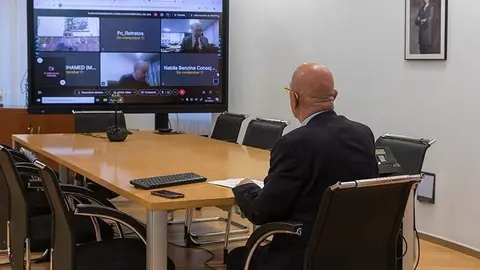 09:30 horas. Despacho del consejero

El consejero de Salud, C&eacute;sar Pascual, participa, por videoconferencia, en el Pleno del Consejo Interterritorial del Sistema Nacional de Salud.