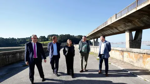 La presidenta de Cantabria, Mar&iacute;a Jos&eacute; S&aacute;enz de Buruaga, pone la primera piedra del Puente de Somo.

5 NOV 24