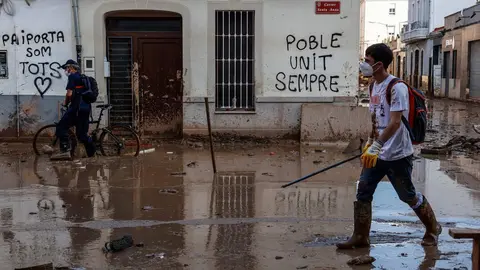 ROBER SOLSONA&hellip;.20241106&hellip;VALENCIA&hellip;&hellip;EN PAIPORTA RESTOS DE LA DANA.