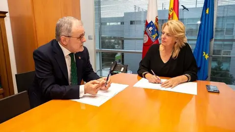 09:00 horas. Despacho de la consejera
La consejera de Desarrollo Rural, Ganader&iacute;a, Pesca y Alimentaci&oacute;n, Mar&iacute;a Jes&uacute;s
Susinos, se re&uacute;ne con el rector de la Universidad de Cantabria, &Aacute;ngel Pazos. 11 oct 2024 &copy; Miguel de la Parra