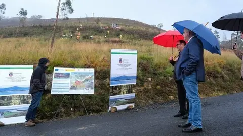 10:00 horas. El consejero de Fomento, Vivienda, Ordenaci&oacute;n del Territorio y Medio Ambiente, Roberto Media, asiste al inicio de las obras de restauraci&oacute;n ambiental de Ramales-Ruesga. 11 de noviembre de 2024 &copy; Ra&uacute;l Lucio