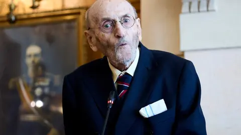 22/8/23  SANTANDER
uimp 
Entrega del XXXV Premio Internacional Men&eacute;ndez Pelayo
&Aacute;lvaro Pombo, escritor y premiado 
Laudatio: Fernando Valls


FOTO: Juanma Serrano