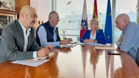 La consejera de Desarrollo Rural, Ganader&iacute;a, Pesca y Alimentaci&oacute;n, Mar&iacute;a Jes&uacute;s Susinos, se re&uacute;ne con el presidente de la Federaci&oacute;n de Caza, Ignacio Valle.

15 NOV 24