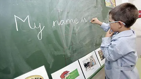 Toledo, 09/08/10.- A trav&eacute;s del Plan del Pluriling&uuml;ismo, el Gobierno de Castilla-La Mancha incorporar&aacute; el pr&oacute;ximo curso 216 auxiliares de conversaci&oacute;n en los centros biling&uuml;es y escuelas oficiales de idiomas de la regi&oacute;n. (Foto: JCCM)