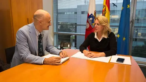 09:00 horas. Despacho de la consejera
La consejera de Desarrollo Rural, Ganader&iacute;a, Pesca y Alimentaci&oacute;n, Mar&iacute;a Jes&uacute;s
Susinos, recibe al alcalde de Los Corrales de Buelna, Julio Arranz. 19 NOV 24