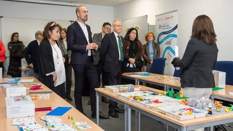 12:30 horas. B&ordm; Covadonga, s/n Torrelavega

El consejero de Industria, Empleo, Innovaci&oacute;n y Comercio, Eduardo Arasti, inaugura el Centro de Orientaci&oacute;n, Emprendimiento, Acompa&ntilde;amiento e Innovaci&oacute;n para el Empleo de Cantabria (Red COE).