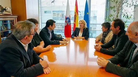 La consejera de Desarrollo Rural, Ganader&iacute;a, Pesca y Alimentaci&oacute;n, Mar&iacute;a Jes&uacute;s Susinos, recibe al alcalde de Valdeprado del R&iacute;o, Jaime Soto.
25 NOV 24