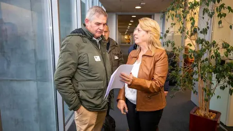 09:00 horas. Despacho de la consejera
La consejera de Desarrollo Rural, Ganader&iacute;a, Pesca y Alimentaci&oacute;n, Mar&iacute;a Jes&uacute;s
Susinos, recibe al alcalde de Sol&oacute;rzano, Santiago Campos G&oacute;mez. 9 DIC 24