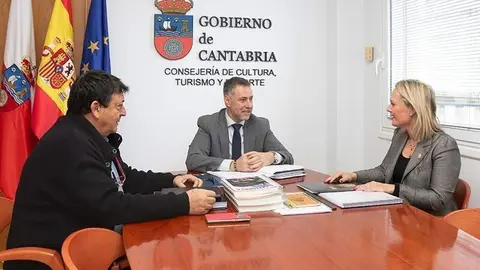 12:00 horas. Despacho del consejero 

El consejero de Cultura, Turismo y Deporte, Luis Mart&iacute;nez Abad, recibe a la alcaldesa de Santillana del Mar.
