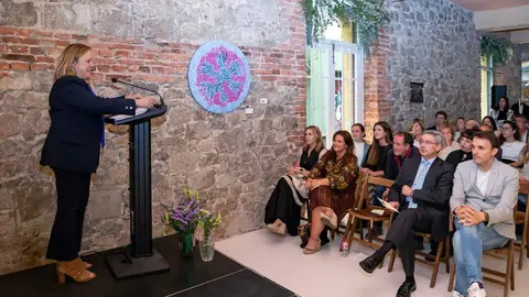 18:30 horas. Espacio en Blanco. Calle Cuesta del Hospital, 5. Santander

Las consejeras de Presidencia, Justicia, Seguridad y Simplificaci&oacute;n Administrativa, Isabel Urrutia, y de Inclusi&oacute;n Social, Juventud, Familias e Igualdad, Bego&ntilde;a G&oacute;mez, entregan los Premios Nacionales Pancho Coss&iacute;o 2023 del Gobierno de Cantabria.