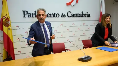 27/10/23  SANTANDER
ep reunion pp prc 

Mar&iacute;a JosE Saenz de Buruaga; Miguel ANgel Revilla.

FOTO: Juanma Serrano