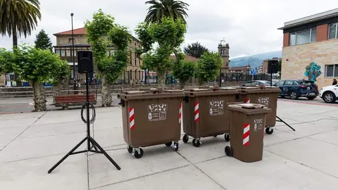 11:00 horas. Plaza de la Constituci&oacute;n, Los Corrales de Buelna (punto de encuentro: junto a la nueva biblioteca municipal). El consejero de Desarrollo Rural, Ganader&iacute;a, Pesca, Alimentaci&oacute;n y Medio Ambiente, Guillermo Blanco, preside el acto de presentaci&oacute;n de la implementaci&oacute;n del quinto contenedor en 7 ayuntamientos. 3 de junio de 2022 &copy; Ra&uacute;l Lucio