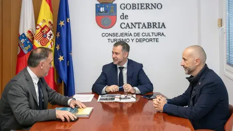 09:00 horas. Despacho del consejero

El consejero de Cultura, Turismo, Deporte, Luis Mart&iacute;nez Abad, se re&uacute;ne con el presidente de la Spain Film Comission, Juan Manuel Guimer&aacute;ns.