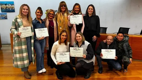 Foto de los seis premiados en el Concurso de Escaparates 2024