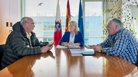 La consejera de Desarrollo Rural, Ganader&iacute;a, Pesca y Alimentaci&oacute;n, Mar&iacute;a Jes&uacute;s Susinos, se re&uacute;ne con el alcalde de Saro, Miguel &Aacute;ngel Prieto.  

15 NOV 24