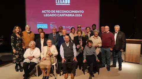 Acto de reconocimiento a los particip&agrave;ntes de la edici&oacute;n Legado 2024 en la sala casyc  de Santander