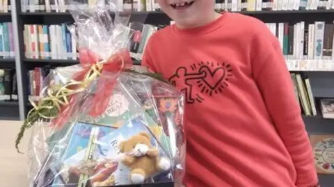 GANADORES SORTEO CESTAS BIBILIOTEC AS MUNICIPALES PI&Eacute;LAGOS -Mario