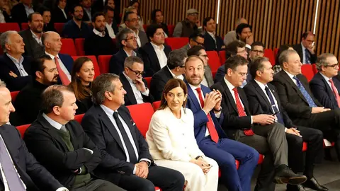 CIUDAD DE M&Eacute;XICO (M&Eacute;XICO), 14/01/2025.- La presidenta del Gobierno de Cantabria durante una reuni&oacute;n con  inversores estemartes en el Coorporativo del Banco Santander en Ciudad de M&eacute;xico (M&eacute;xico)./Mario Guzm&aacute;n