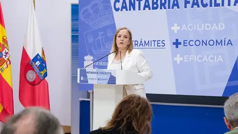 10:00 horas. Sala de Prensa del Gobierno de Cantabria. La consejera de Presidencia, Justicia, Seguridad y Simplificaci&oacute;n Administrativa, Isabel Urrutia, informa, en rueda de prensa, de la aprobaci&oacute;n en Consejo de Gobierno, del proyecto de Ley de Simplificaci&oacute;n Administrativa. 23 de octubre de 2024 &copy; Ra&uacute;l Lucio