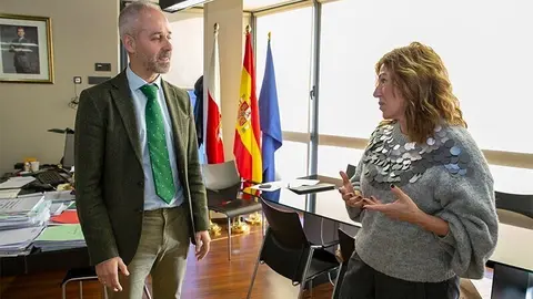 El consejero de Educaci&oacute;n, Formaci&oacute;n Profesional y Universidades, Sergio Silva, recibe a la alcaldesa de Polanco, Rosa D&iacute;az Fern&aacute;ndez.

27 ENE 25