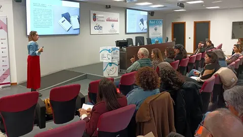 Caf&eacute; conocimiento COE Cantabria Empleo

 

El Centro de Orientaci&oacute;n y Emprendimiento (COE) de Cantabria, dependiente del Ejecutivo auton&oacute;mico, a trav&eacute;s de la Consejer&iacute;a de Industria, Empleo, Innovaci&oacute;n y Comercio, ha puesto en marcha un ciclo de encuentros formativos que, bajo el t&iacute;tulo de &lsquo;Caf&eacute; del Conocimiento&rsquo;, pretende reunir el &uacute;ltimo lunes de cada mes en su sede de Torrelavega a expertos en procesos de orientaci&oacute;n, inserci&oacute;n y formaci&oacute;n laboral continua con el fin de impulsar programas y medidas de empleo con un enfoque claramente innovador.

 30 ENE 25