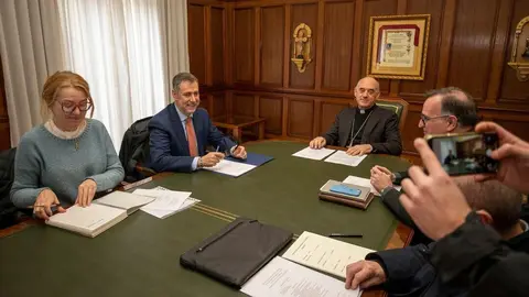 12:30 horas. Sede del Obispado de Santander 
El consejero de Cultura, Turismo y Deporte, Luis Mart&iacute;nez Abad, acude a la comisi&oacute;n mixta Iglesia-Gobierno.

 30 ENERO 25 &copy; Miguel De la Parra