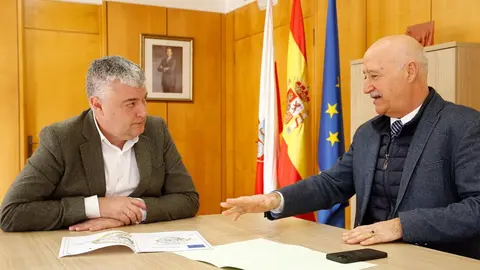 El consejero de Cultura, Turismo y Deporte, Luis Mart&iacute;nez Abad, se re&uacute;ne con la alcaldesa de Medio Cudeyo, Mar&iacute;a Higuera.

31  ENE 25