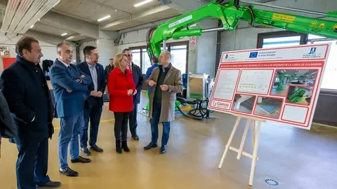 10:30 horas. Puerto de Colindres

Los consejeros de Fomento, Vivienda, Ordenaci&oacute;n del Territorio y Medio Ambiente, Roberto Media, y de Desarrollo Rural, Ganader&iacute;a, Pesca y Alimentaci&oacute;n, Mar&iacute;a Jes&uacute;s Susinos, inauguran las nuevas gr&uacute;as del puerto de Colindres.
31 ENERO 25 &copy; Miguel De la Parra