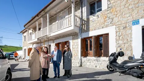 11.00 horas. Ayuntamiento de Ud&iacute;as

La consejera de Inclusi&oacute;n Social, Juventud, Familias e Igualdad, Bego&ntilde;a G&oacute;mez del R&iacute;o, visita las obras del centro comunitario de Ud&iacute;as.