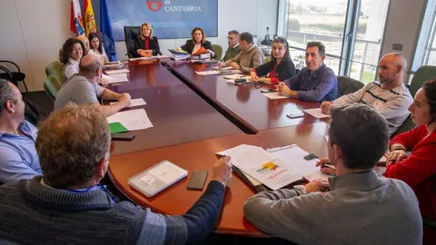 12:00 horas. Sala de reuniones de la 3a planta
La consejera de Desarrollo Rural, Ganader&iacute;a, Pesca y Alimentaci&oacute;n, Mar&iacute;a Jes&uacute;s
Susinos, preside la reuni&oacute;n de la Mesa Regional Agraria. 12 feb 25 &copy; Miguel De la Parra