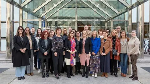 10:30 horas. Sala de Usos M&uacute;ltiples 

La consejera de Presidencia, Justicia, Seguridad y Simplificaci&oacute;n Administrativa, Isabel Urrutia, firma con las organizaciones sindicales el primer Plan de Igualdad entre Mujeres y Hombres al servicio de la Administraci&oacute;n