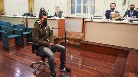 23/11/21  SANTANDER
ep juicio  Ecomasa
Juicio contra el conductor acusado de homicidio por imprudencia grave al chocar su veh&iacute;culo en la rotonda de Corb&aacute;n con otro en el que viajaban dos mujeres que fallecieron



FOTO: Juan Manuel Serrano Arce