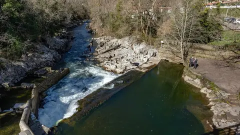 12:00 horas. Puente Viesgo 

El consejero de Fomento, Vivienda, Ordenaci&oacute;n del Territorio y Medio Ambiente, Roberto Media, inaugura obras realizadas por su departamento en Las Presillas.