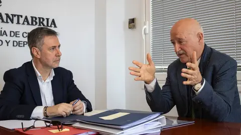 10:00 horas. Despacho del consejero 

El consejero de Cultura, Turismo y Deporte, Luis Mart&iacute;nez Abad, se re&uacute;ne con el alcalde de Campoo de Suso.