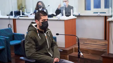 23/11/21  SANTANDER
ep juicio  Ecomasa
Juicio contra el conductor acusado de homicidio por imprudencia grave al chocar su veh&iacute;culo en la rotonda de Corb&aacute;n con otro en el que viajaban dos mujeres que fallecieron



FOTO: Juan Manuel Serrano Arce