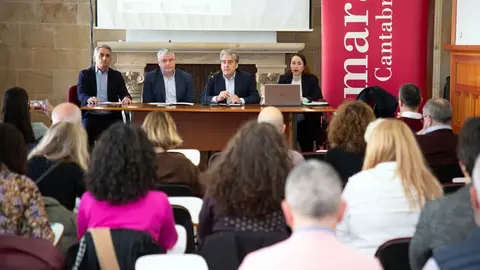 Reinosa. Biblioteca P&uacute;blica S&aacute;nchez D&iacute;az

El consejero de Econom&iacute;a, Hacienda, Financiaci&oacute;n Auton&oacute;mica y Fondos Europeos, Luis &Aacute;ngel Ag&uuml;eros, presenta el proyecto &lsquo;Tri Rural Tech&rsquo;.

NR &copy;
10 MAR 25