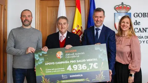 9:30 horas. Despacho del consejero 
El consejero de Cultura, Turismo y Deporte, Luis Mart&iacute;nez Abad, entrega el cheque solidario a ASCASAM.