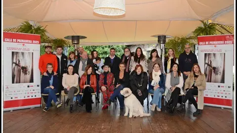 Gala de Primavera 2025 - Pres entación - Foto familia 1 