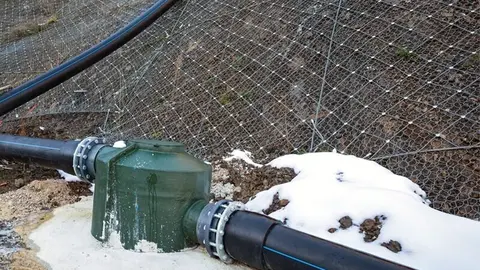 12:00 horas. Ayuntamiento de Camale&ntilde;o. El consejero de Desarrollo Rural, Ganader&iacute;a, Pesca, Alimentaci&oacute;n y Medio Ambiente, Guillermo Blanco, visita las obras de saneamiento realizadas por su departamento en este municipio. 12 de enero de 2021 &copy; Ra&uacute;l Lucio