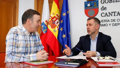 12:00 horas. Despacho del consejero 
El consejero de Cultura, Turismo y Deporte, Luis Mart&iacute;nez Abad, se re&uacute;ne con el alcalde de Valdeolea
