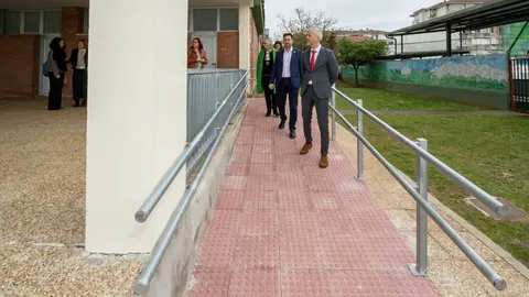 11:00 horas. Cl. R&iacute;a del As&oacute;n, Colindres

El consejero de Educaci&oacute;n, Formaci&oacute;n Profesional y Universidades, Sergio Silva, visita el fin de las obras en el CEIP Pedro del Hoyo.