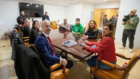 La presidenta de Cantabria, Mar&iacute;a Jos&eacute; S&aacute;enz de Buruaga, y el consejero de Educaci&oacute;n, Formaci&oacute;n Profesional y Universidades, Sergio Silva, se re&uacute;nen con los representantes de las organizaciones sindicales docentes.
29 ENE 24