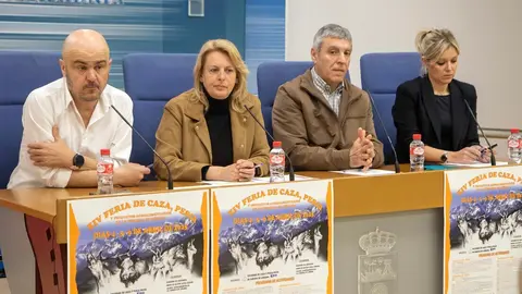 La consejera de Desarrollo Rural, Ganader&iacute;a, Pesca y Alimentaci&oacute;n, Mar&iacute;a Jes&uacute;s Susinos, presenta, en rueda de prensa, la XIV Feria de Caza, Pesca y Productos Agroalimentarios de la Comarca de Li&eacute;bana
Eva Laza &copy;
1 abr 25