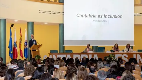 09:00 horas. Sal&oacute;n de actos de la Facultad de Derecho y Econ&oacute;micas, UC.

El consejero de Educaci&oacute;n, Formaci&oacute;n Profesional y Universidades, Sergio Silva, inaugura el XVI Congreso de Educaci&oacute;n de Cantabria.