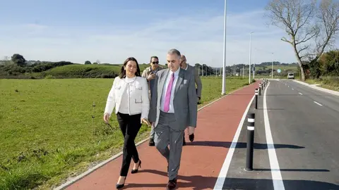 11:00 horas. Santa Cruz de Bezana https://maps.app.goo.gl/DsSRKGGaqn1KZMut7

El consejero de Fomento, Vivienda, Ordenaci&oacute;n del Territorio y Medio Ambiente, Roberto Media, inaugura el paseo de Prezanes.