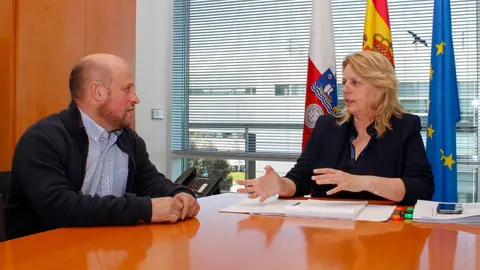 12:30 horas. Despacho de la consejera

La consejera de Desarrollo Rural, Ganader&iacute;a, Pesca y Alimentaci&oacute;n, Mar&iacute;a Jes&uacute;s Susinos, recibe al alcalde de B&aacute;rcena de Pie de Concha, Agust&iacute;n Mantec&oacute;n.