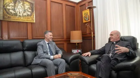 El consejero de Cultura, Turismo y Deporte, Luis Mart&iacute;nez Abad, se re&uacute;ne con el Obispo de Santander, Mons. Arturo Pablo Ros
Nacho Romero &copy;
10 abr 25