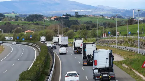 Manifestacion de transportistas, entre Santander y Torrelavega.
21/3/22 Saantander-Torrelavega

FOTOGRAFIA: JUAN MANUEL SERRANO ARCE