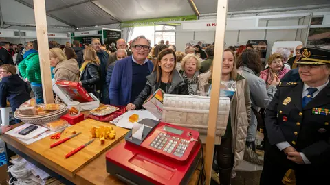 11:45 horas. Plaza del Doctor Madrazo, Vega de Pas
La presidenta de Cantabria, Mar&iacute;a Jos&eacute; S&aacute;enz de Buruaga, visita la Feria del Sobao y la Quesada Pasiega. 28 MARZO 2024 &copy; Miguel De la Parra